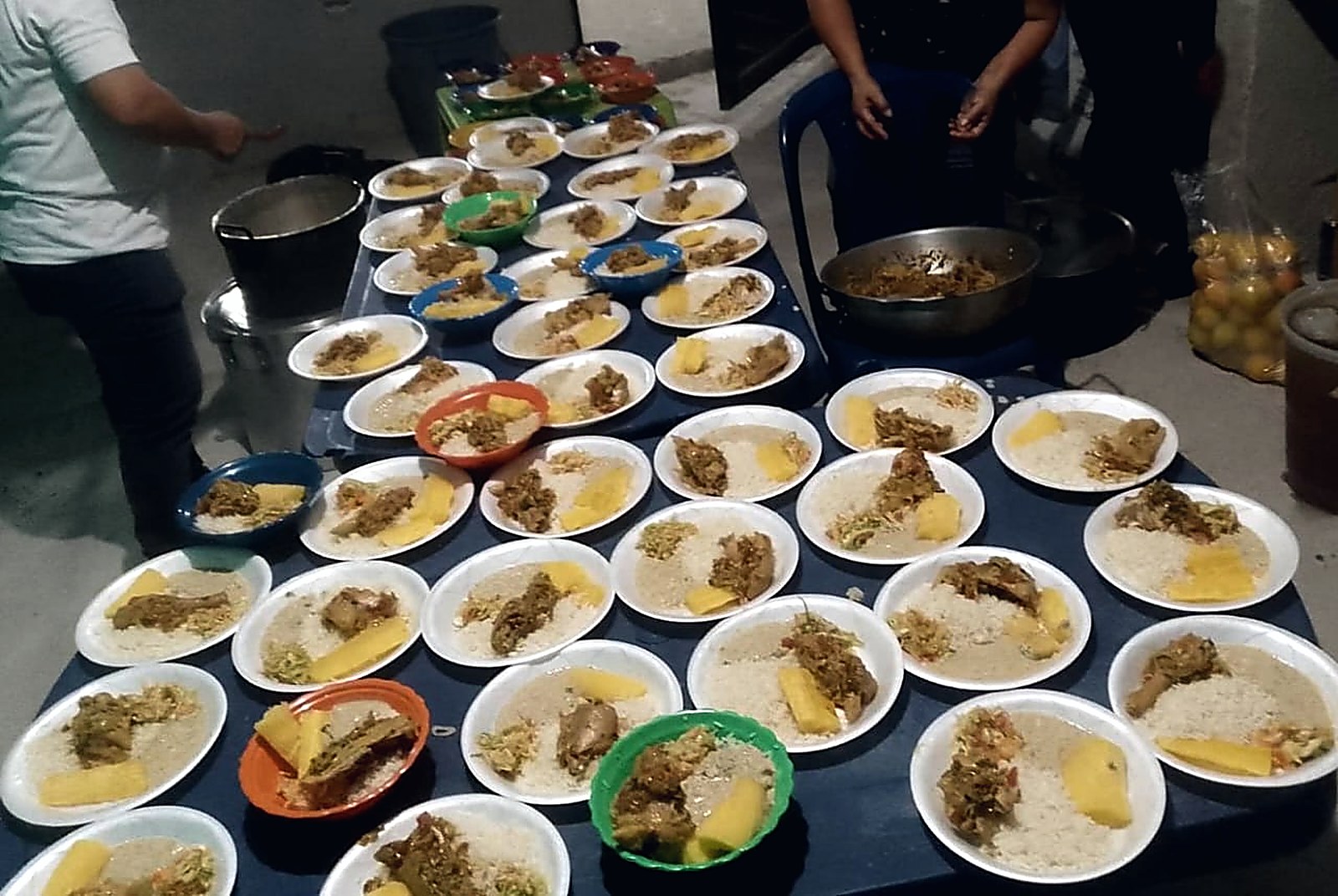 Línea de servido durante la entrega de alimentación