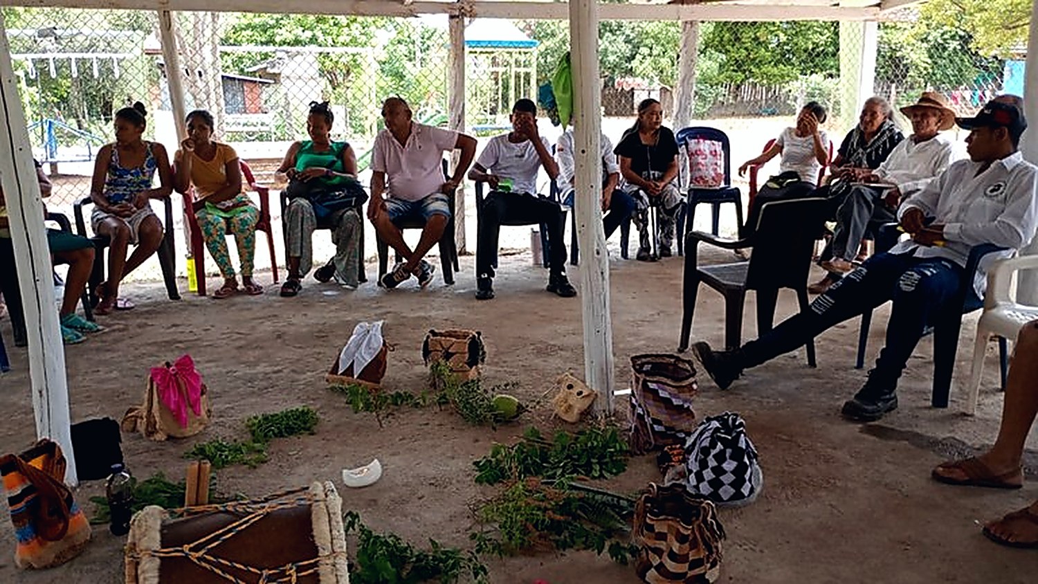 Asamblea comunitaria coordinada por Logistics JS